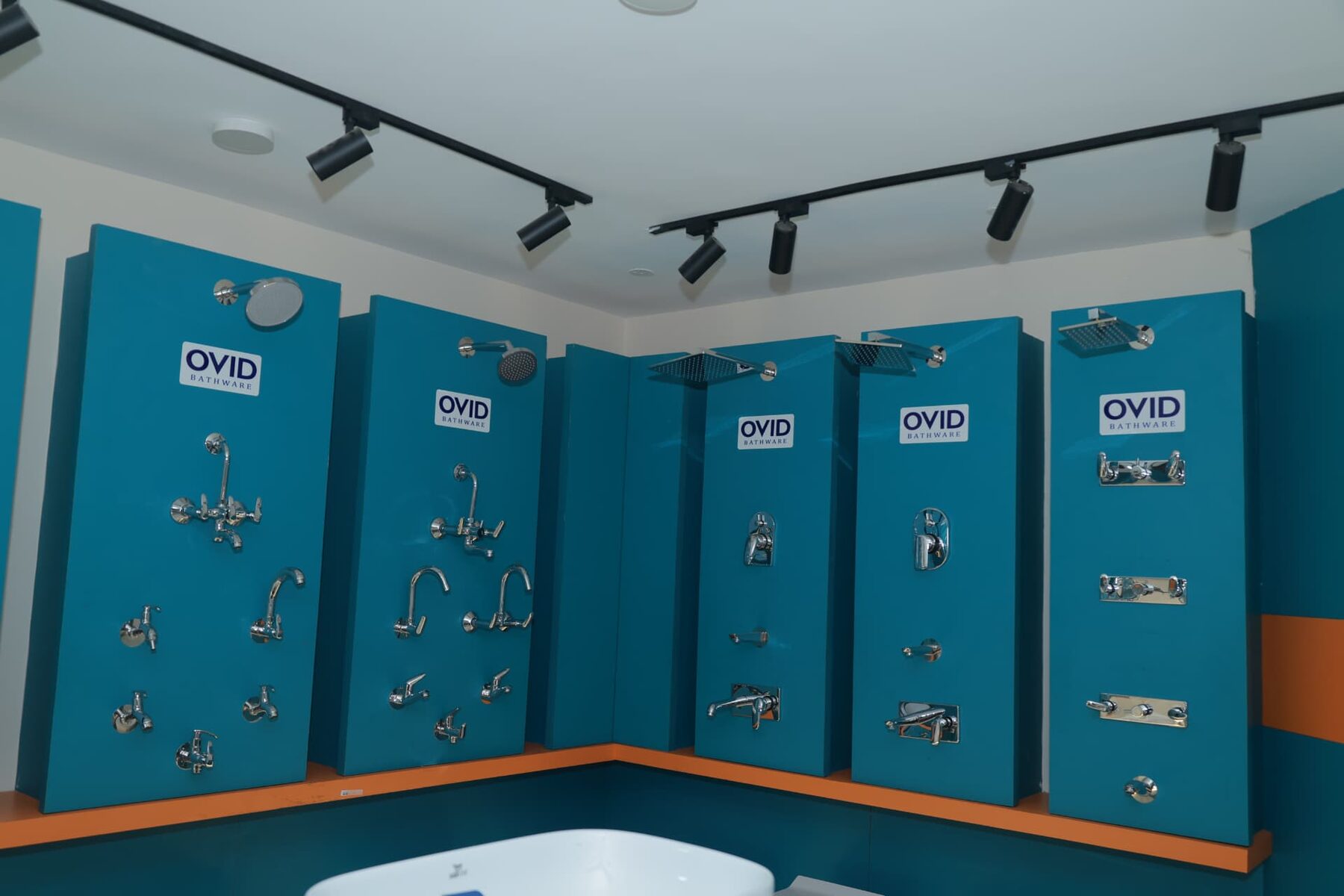 Ovid Bathware shower and faucet corner display